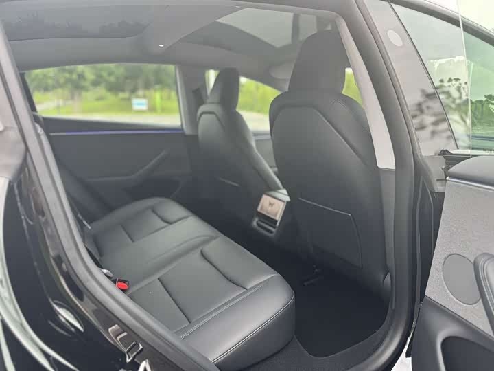 Photo 7 - Tesla Model 3
