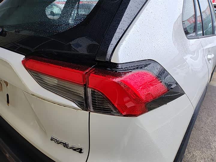 صورة 8 - Toyota RAV4