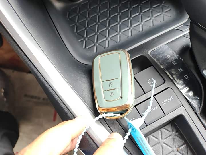 صورة 9 - Toyota RAV4