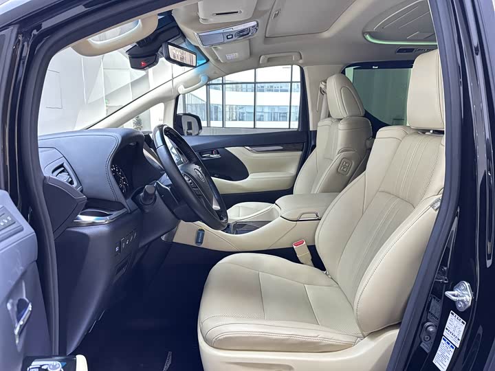 Фото 9 - Toyota Alphard