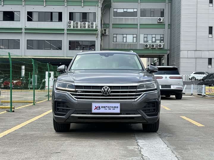 Фото 3 - Volkswagen Touareg
