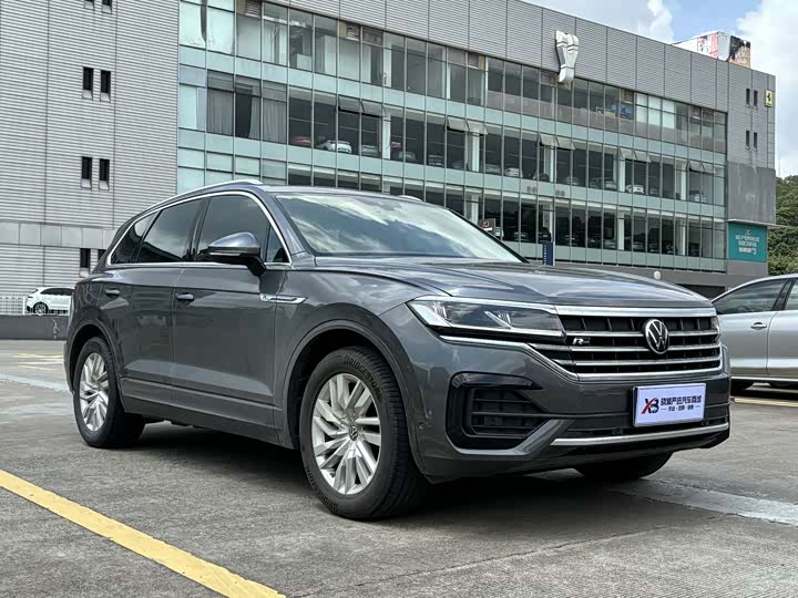 Фото 4 - Volkswagen Touareg