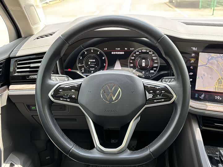 Фото 9 - Volkswagen Touareg