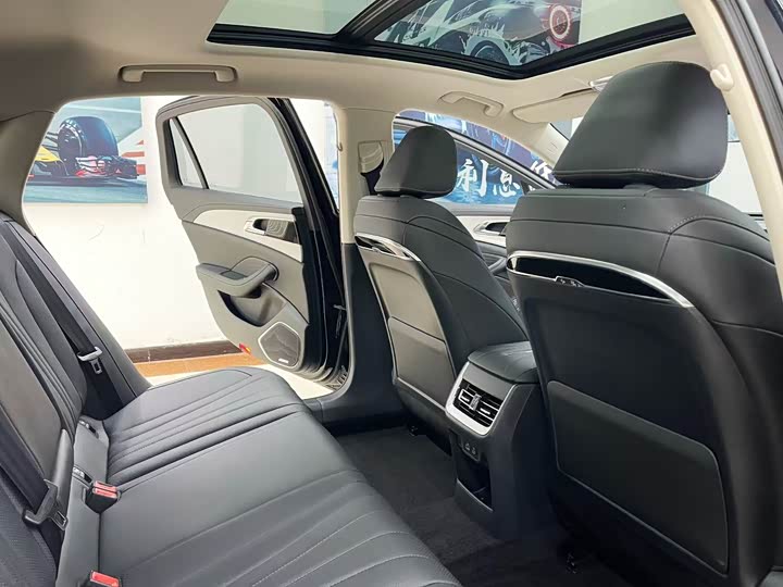 Фото 7 - Hongqi H5 Hybrid