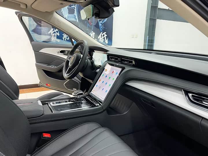 Фото 8 - Hongqi H5 Hybrid