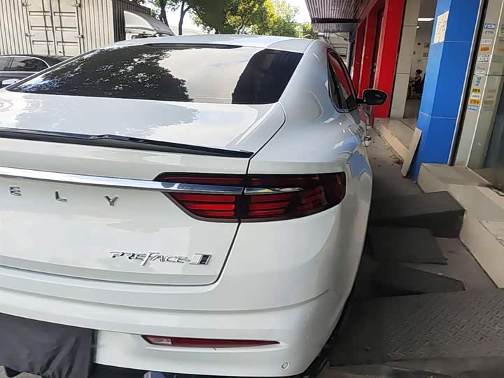 Zdjęcie 8 - Geely Preface