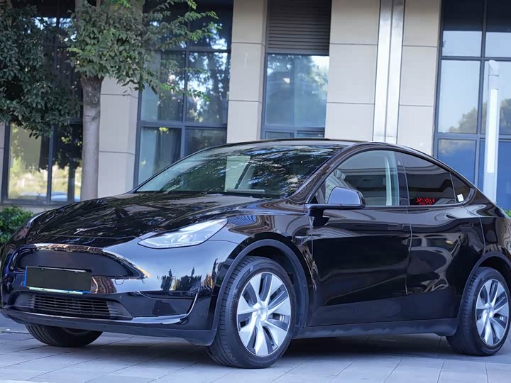 Фото 1 - Tesla Model Y