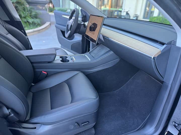 Фото 4 - Tesla Model Y