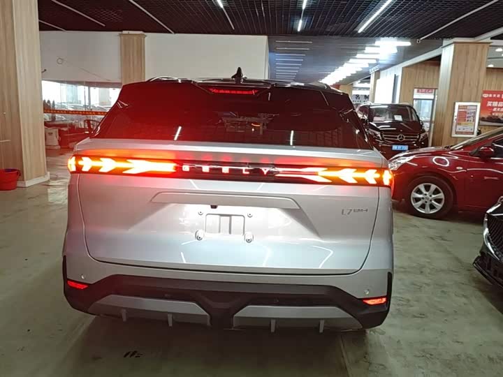 Geely Galaxy L7 2025 2025款 EM-i 115km 探索+版