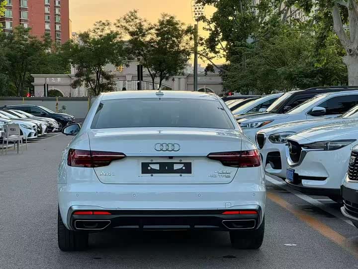Zdjęcie 4 - Audi A4L
