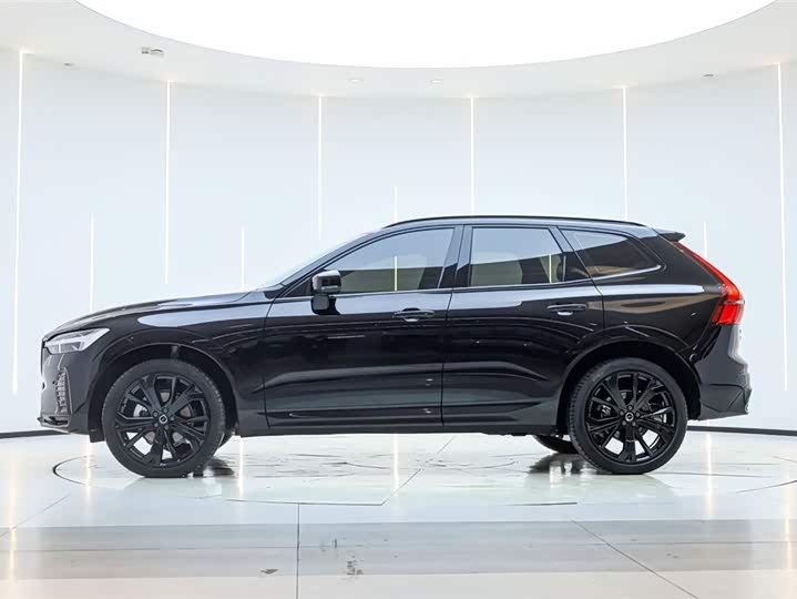 Volvo XC60 2026 2026款 B5 四驱智远极夜黑版