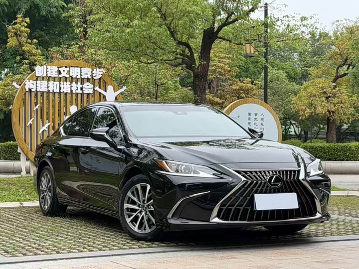 Фото 3 - Lexus ES