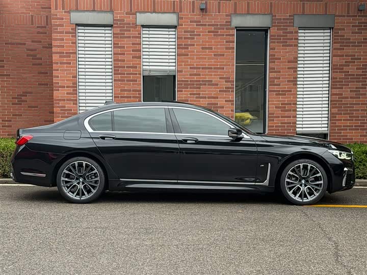 Фото 3 - BMW 7 Series