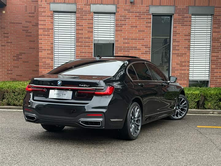 Фото 4 - BMW 7 Series