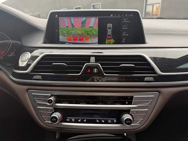Фото 9 - BMW 7 Series