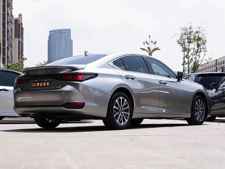2025 Lexus ES
