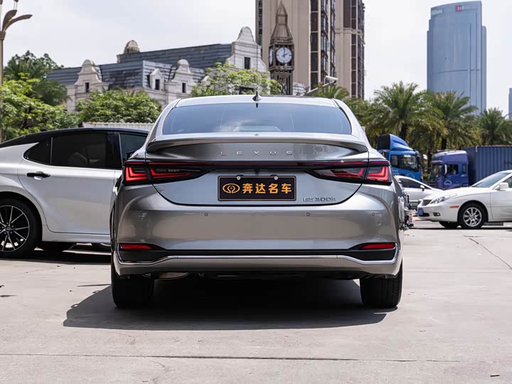 2025 Lexus ES