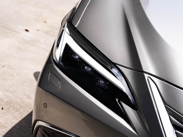 Фото 6 - Lexus ES