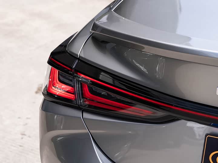 Фото 7 - Lexus ES