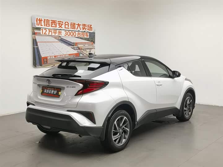 Фото 2 - Toyota C-HR