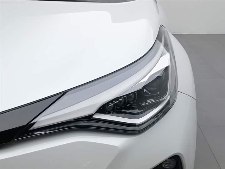 Фото 7 - Toyota C-HR