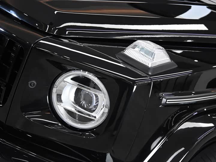صورة 9 - Mercedes-Benz G-Class