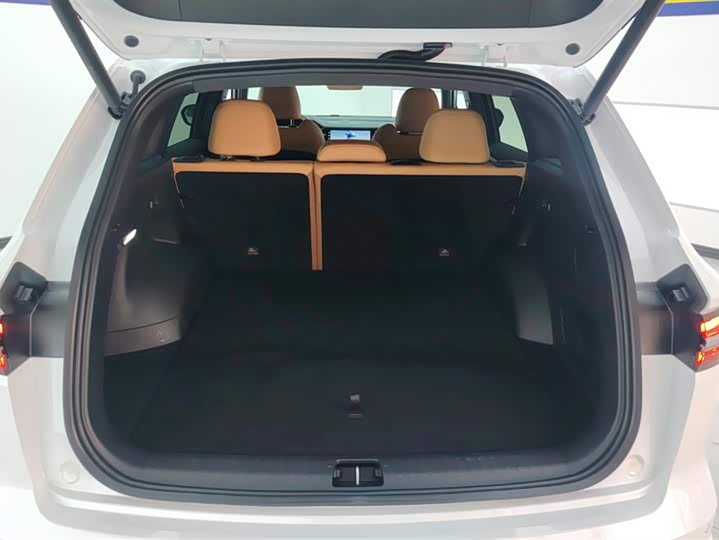Photo 4 - Geely Monjaro Thor Hybrid