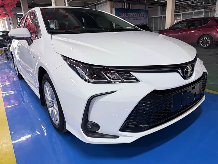 Фото 3 - Toyota Corolla