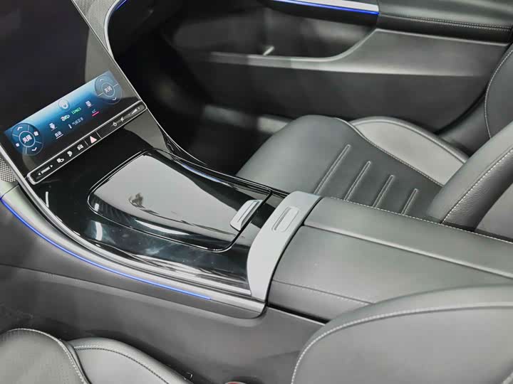 صورة 9 - Mercedes-Benz C-Class Hybrid