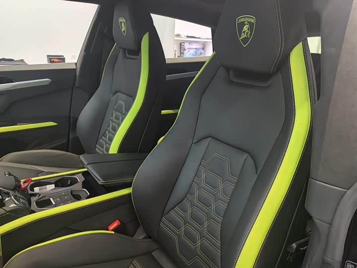 Photo 6 - Lamborghini Urus SE