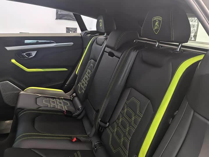 Photo 9 - Lamborghini Urus SE