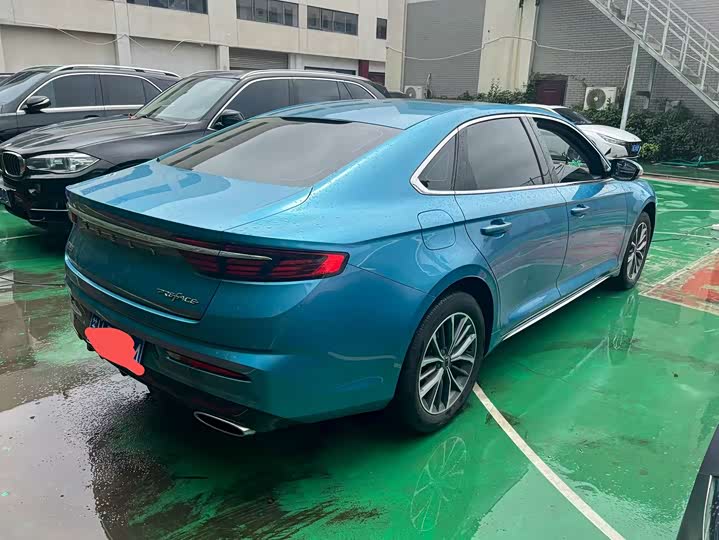 Zdjęcie 3 - Geely Preface