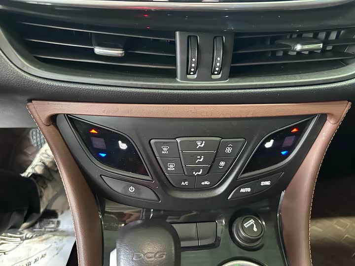 Фото 8 - Buick Envision Plus