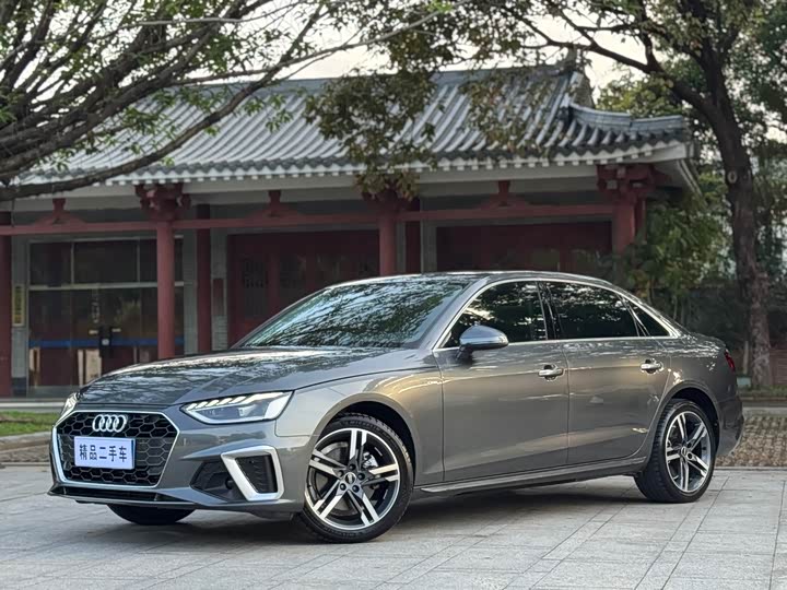 Photo 1 - Audi A4L