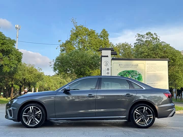 Photo 5 - Audi A4L