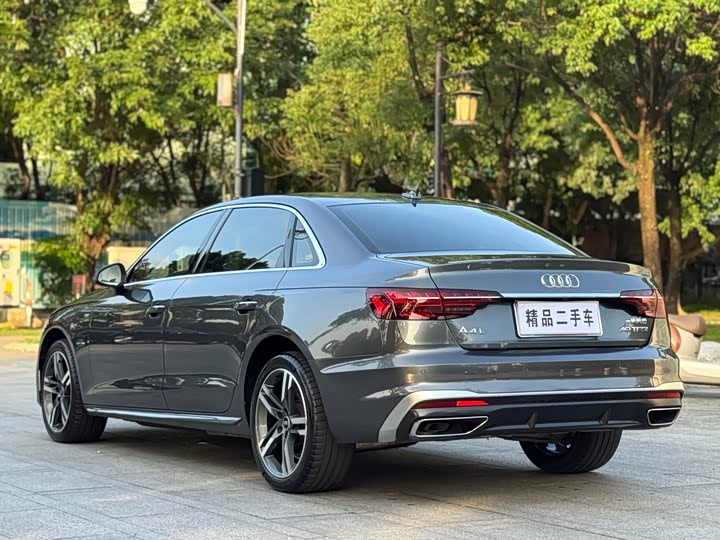 Photo 6 - Audi A4L