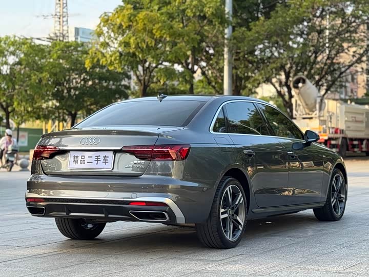 Photo 8 - Audi A4L