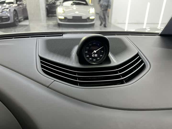 Photo 6 - Porsche Taycan