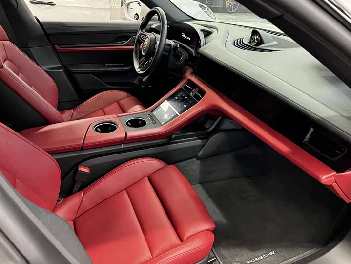 Photo 8 - Porsche Taycan