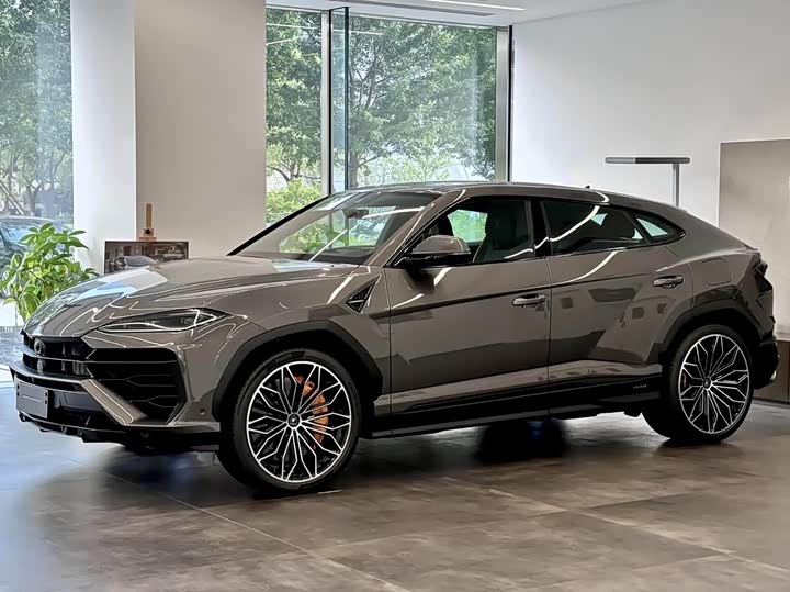 Фото 1 - Lamborghini Urus SE