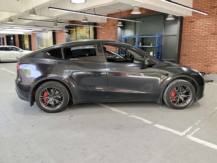 Photo 4 - Tesla Model Y