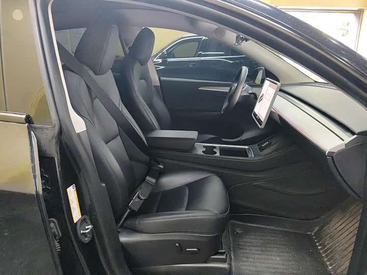 Photo 9 - Tesla Model Y