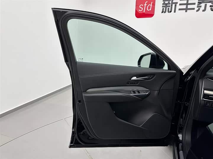 Фото 8 - Cadillac XT4