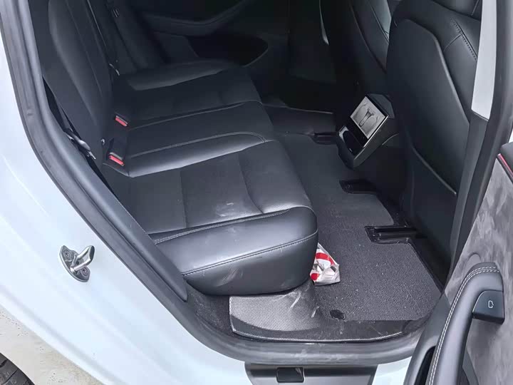 Фото 3 - Tesla Model 3