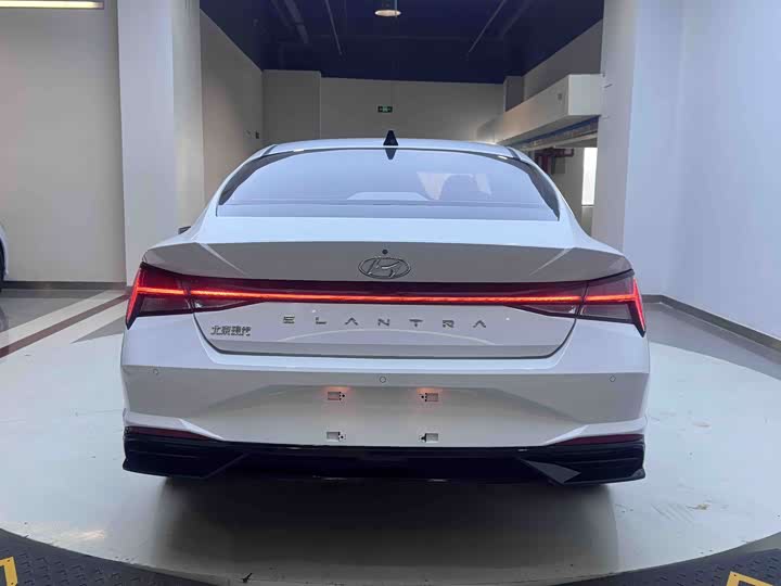 Zdjęcie 5 - Hyundai Elantra N line
