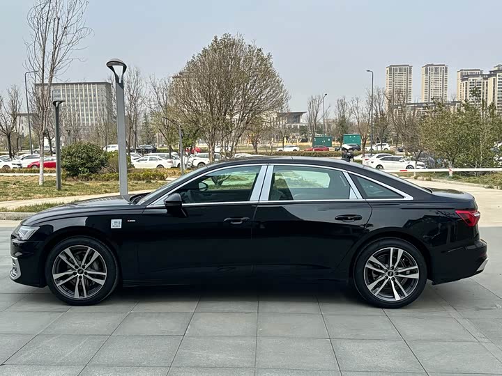 Фото 4 - Audi A6L