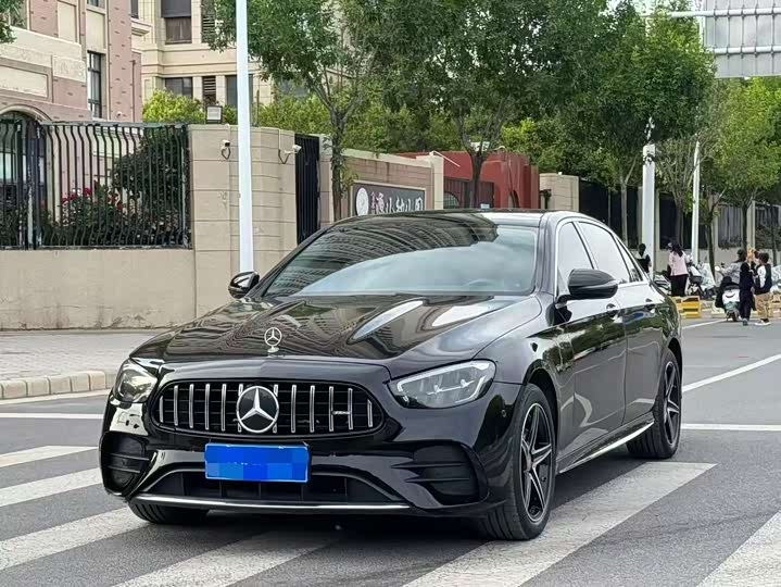 صورة 1 - Mercedes-Benz E-Class