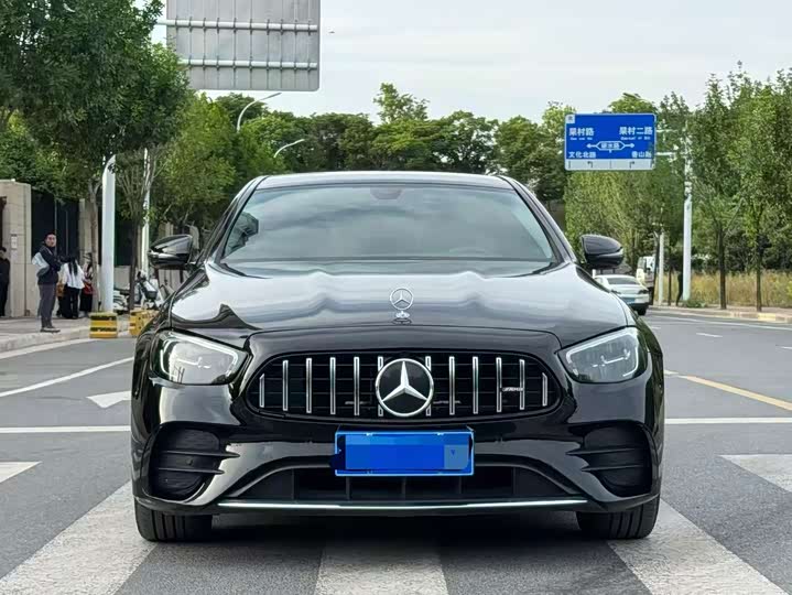 صورة 2 - Mercedes-Benz E-Class