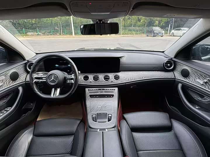 صورة 5 - Mercedes-Benz E-Class