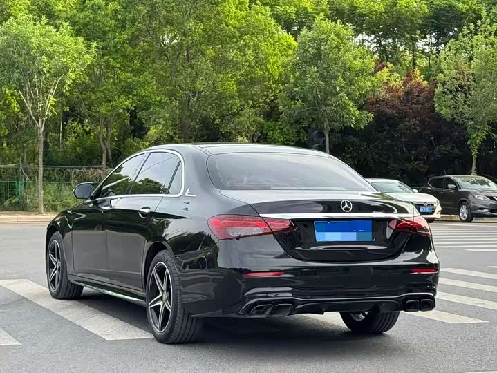صورة 7 - Mercedes-Benz E-Class